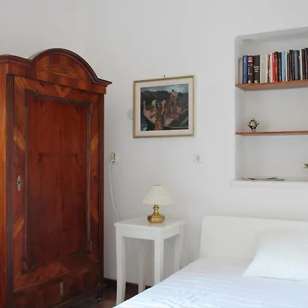 Pomalo Piano Apartment Split