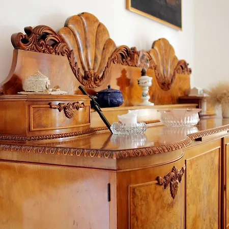 Pomalo Piano Apartment